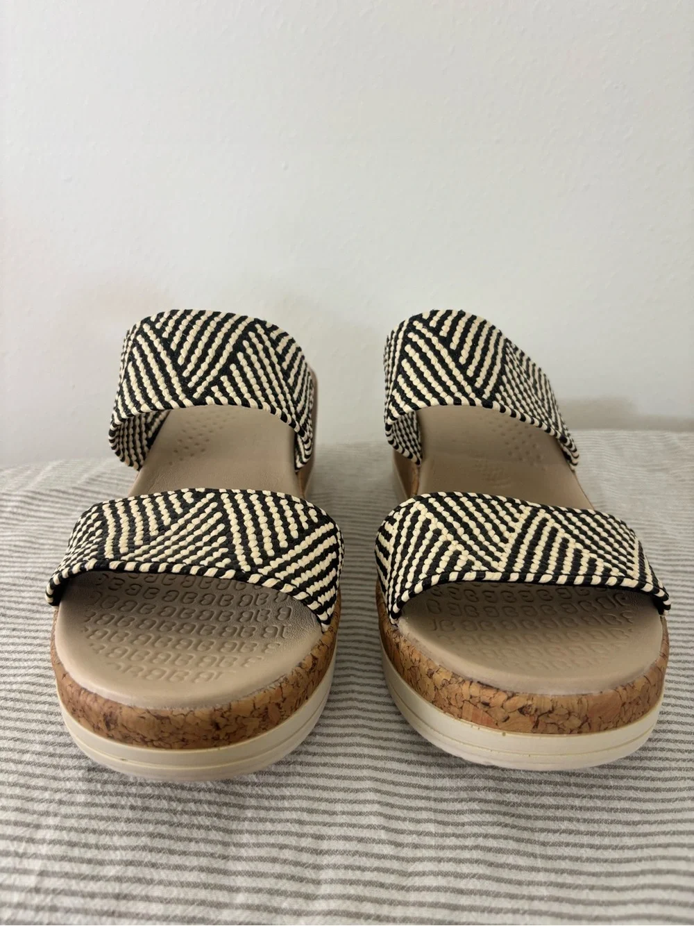 BZees Woven Black & White Platform Slide Sandals - Women's size 8